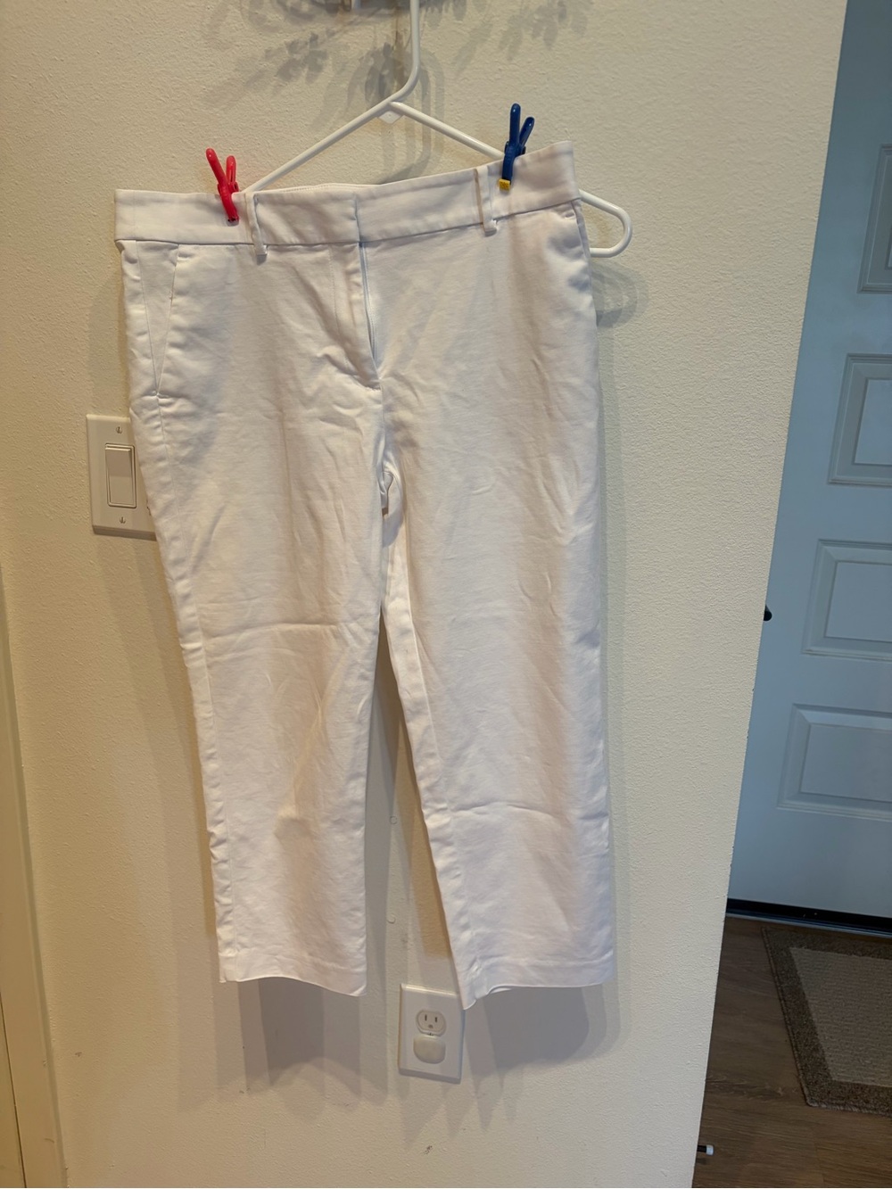 LOFT White Cropped Capris - Classic Straight Fit